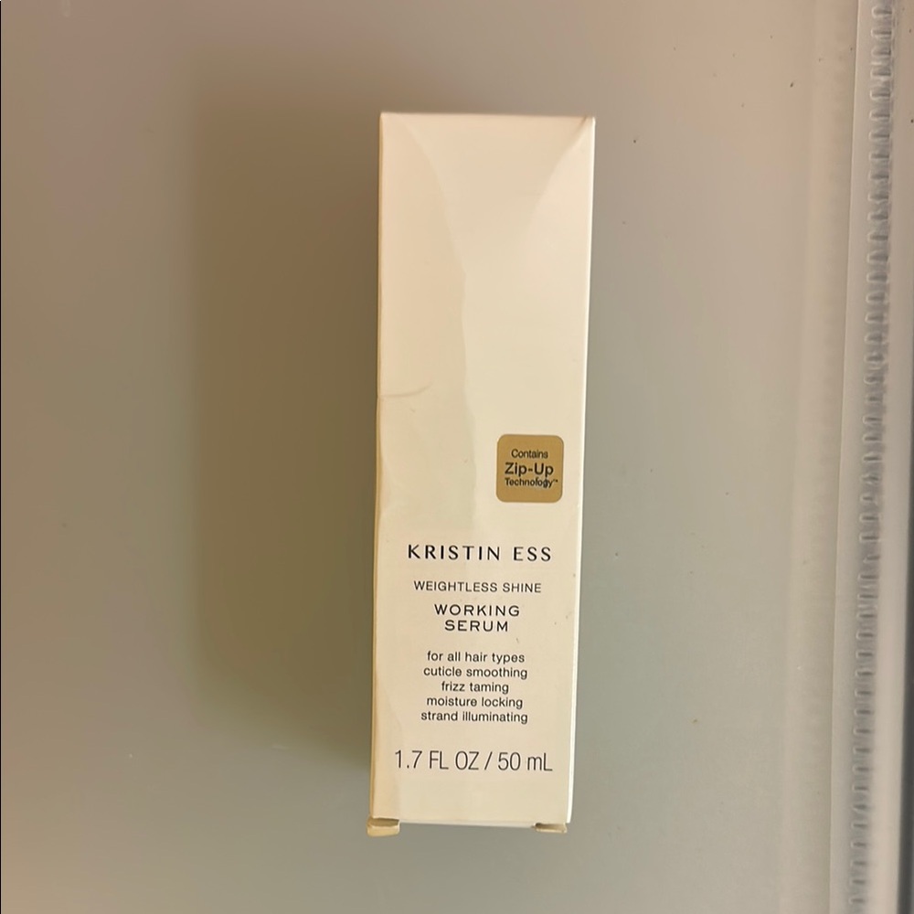 Kristin Ess Weightless Shine Working Serum